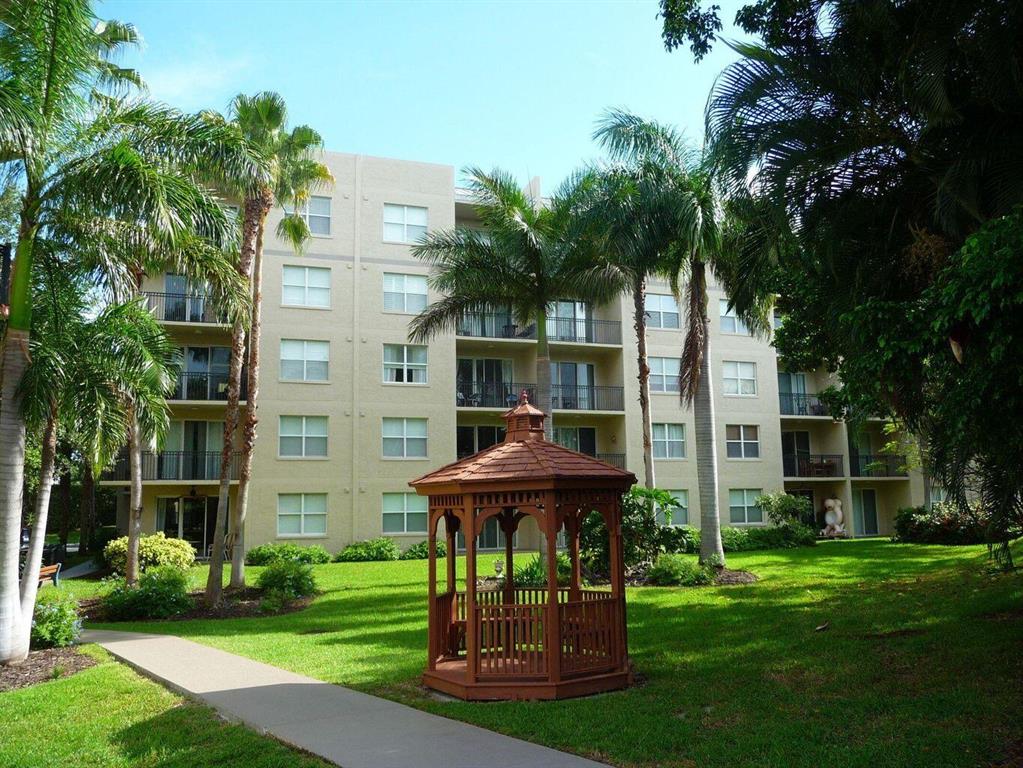 26 Royal Palm Way 405
