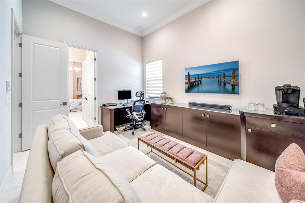 9243 Grand Prix Lane