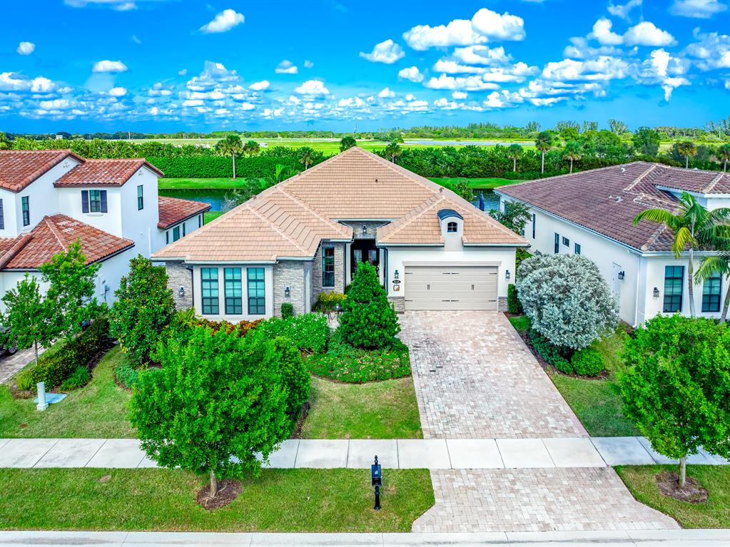 9243 Grand Prix Lane