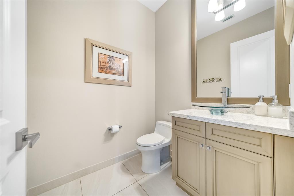 9243 Grand Prix Lane