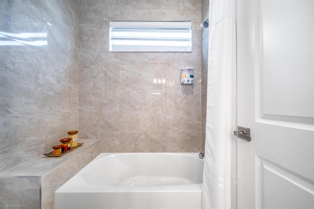 9243 Grand Prix Lane