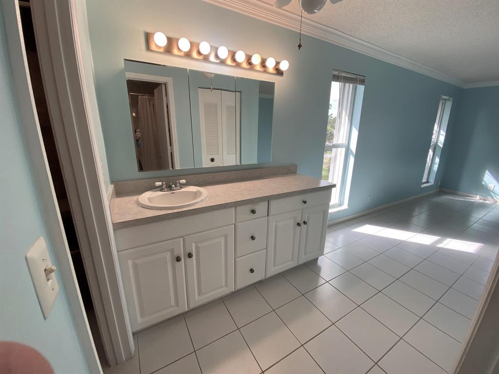 2835 SW 13th Street 201