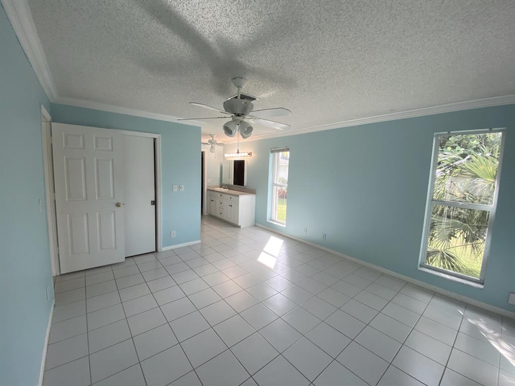 2835 SW 13th Street 201