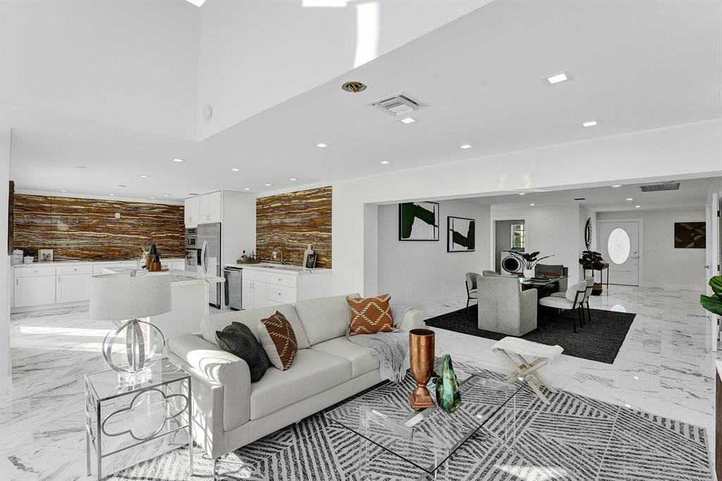 1328 W Camino Real