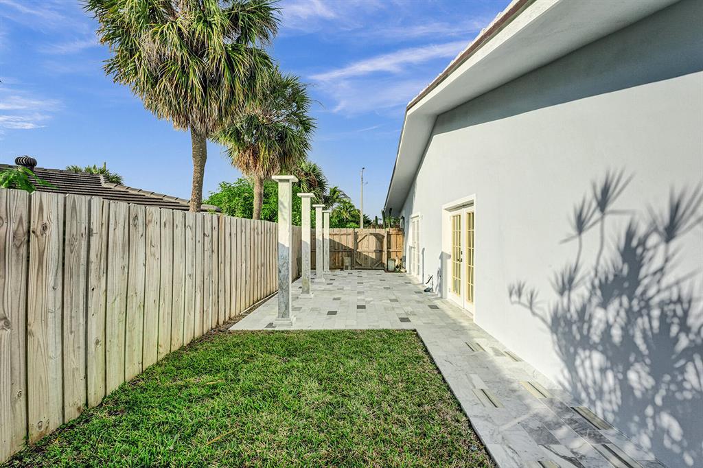 1328 W Camino Real