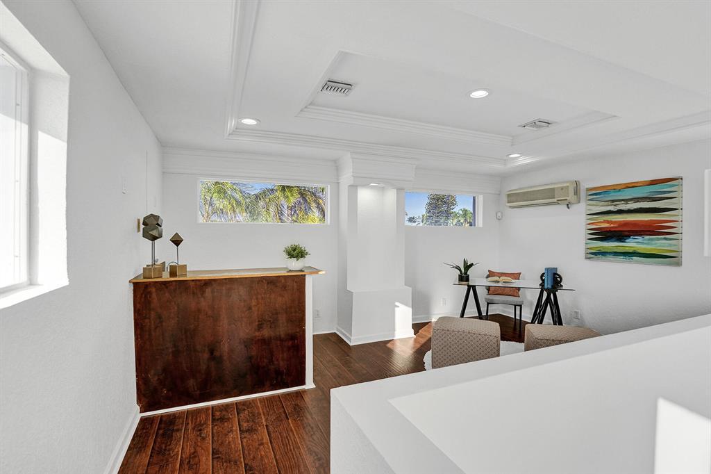 1328 W Camino Real