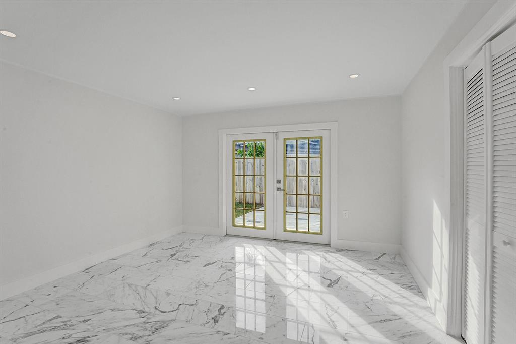 1328 W Camino Real