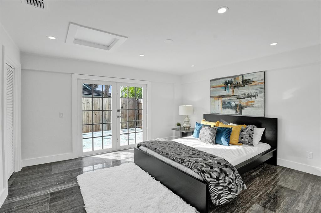 1328 W Camino Real