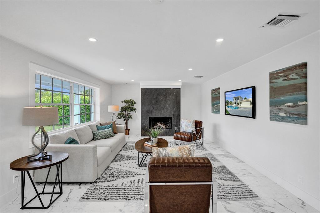 1328 W Camino Real