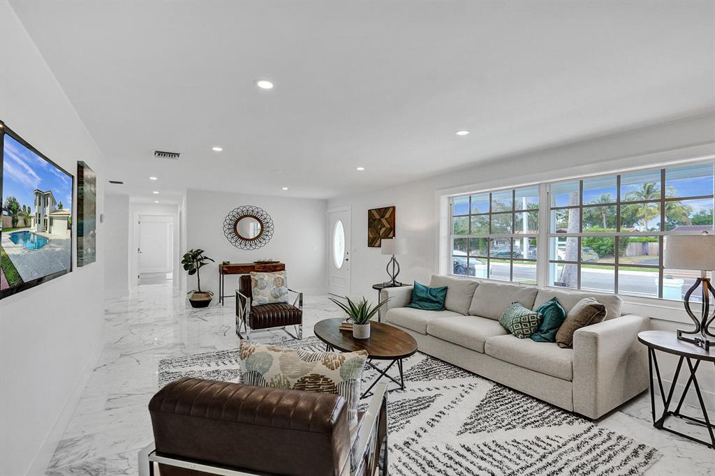 1328 W Camino Real