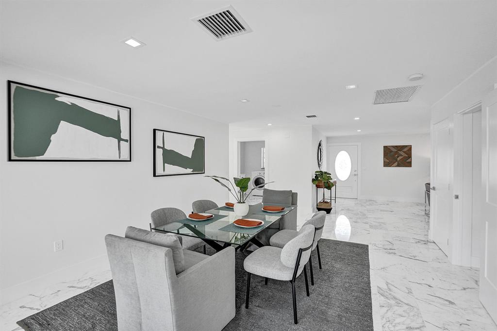 1328 W Camino Real