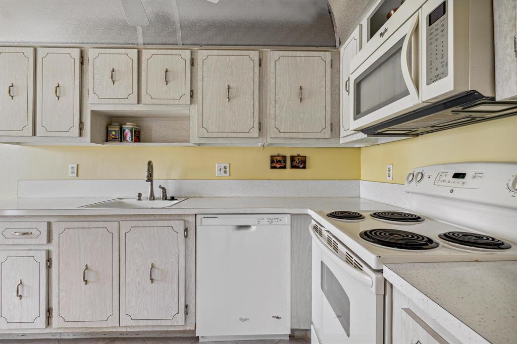 2701 SW 13th Street 202