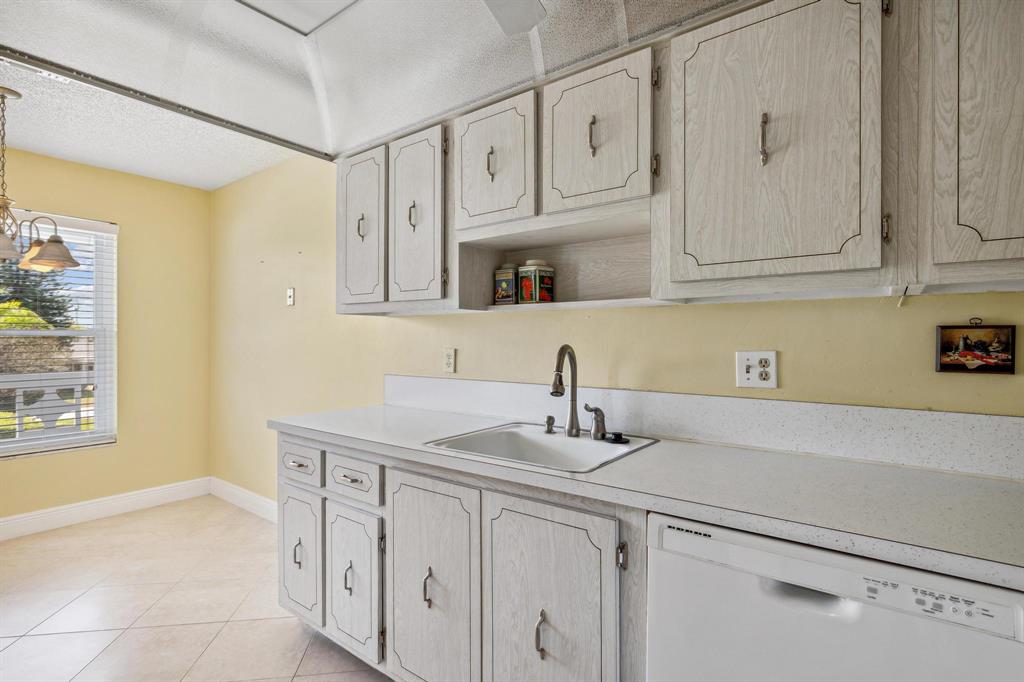 2701 SW 13th Street 202