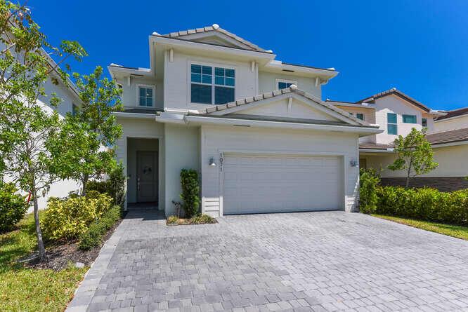 1071 Azul Court