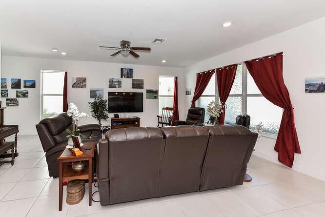 1071 Azul Court
