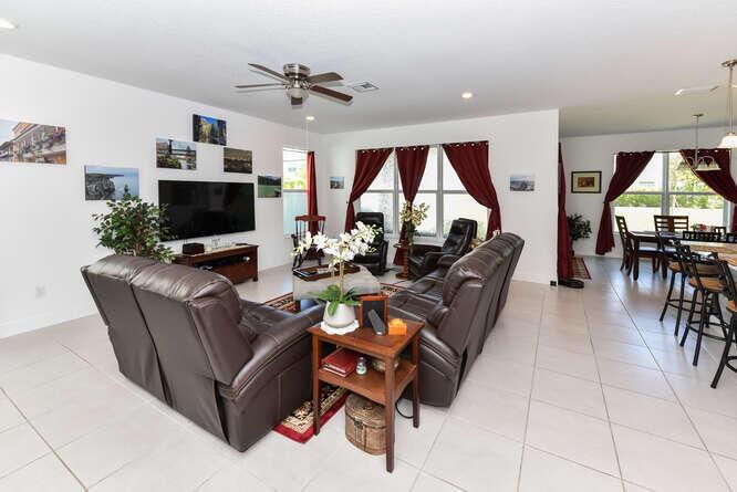 1071 Azul Court