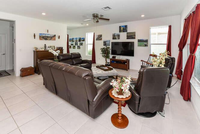 1071 Azul Court