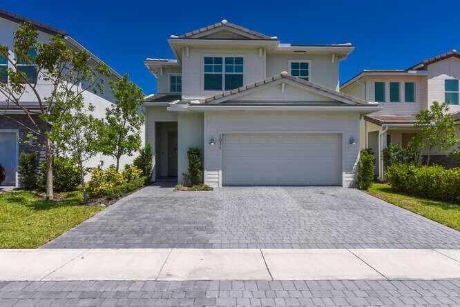 1071 Azul Court