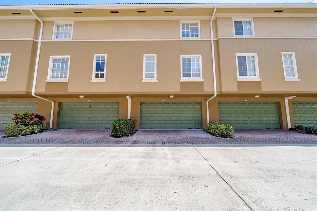 2951 NE 185th Street 2003