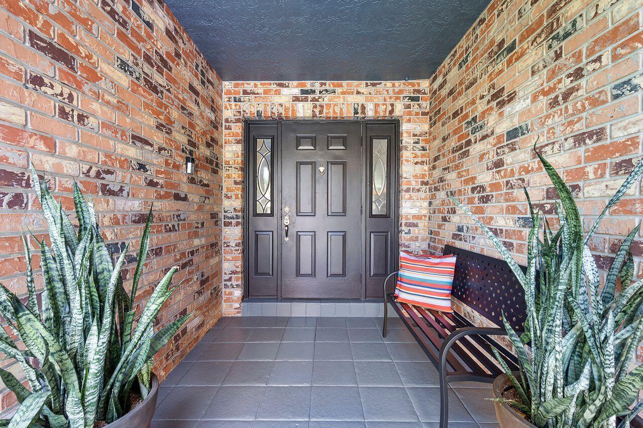 2406 Lob Lolly Lane