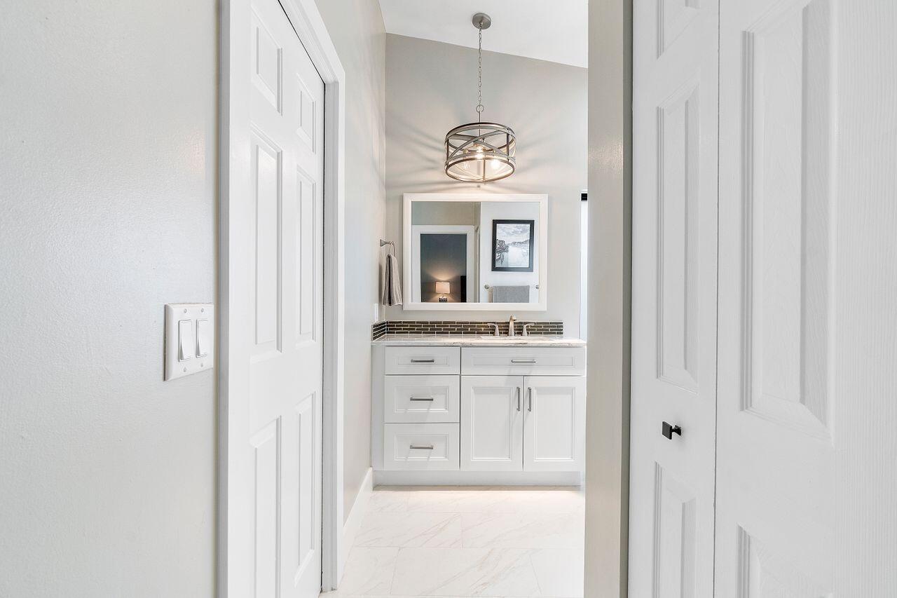 2406 Lob Lolly Lane