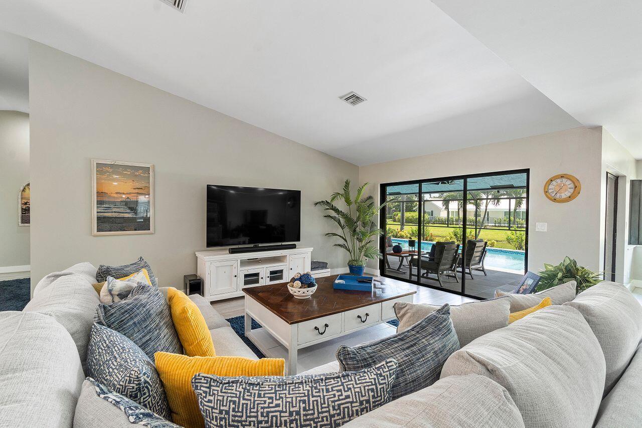 2406 Lob Lolly Lane