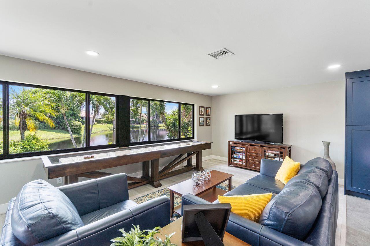 2406 Lob Lolly Lane
