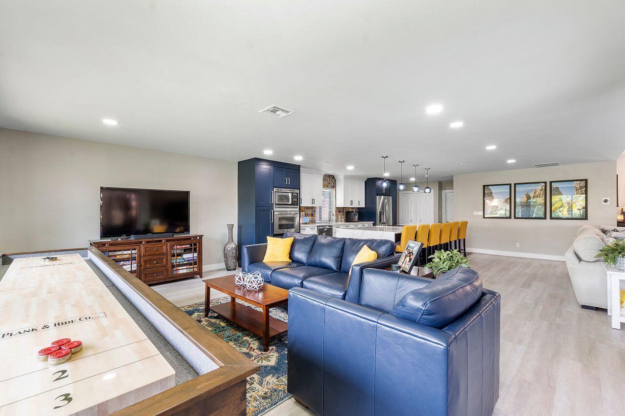 2406 Lob Lolly Lane
