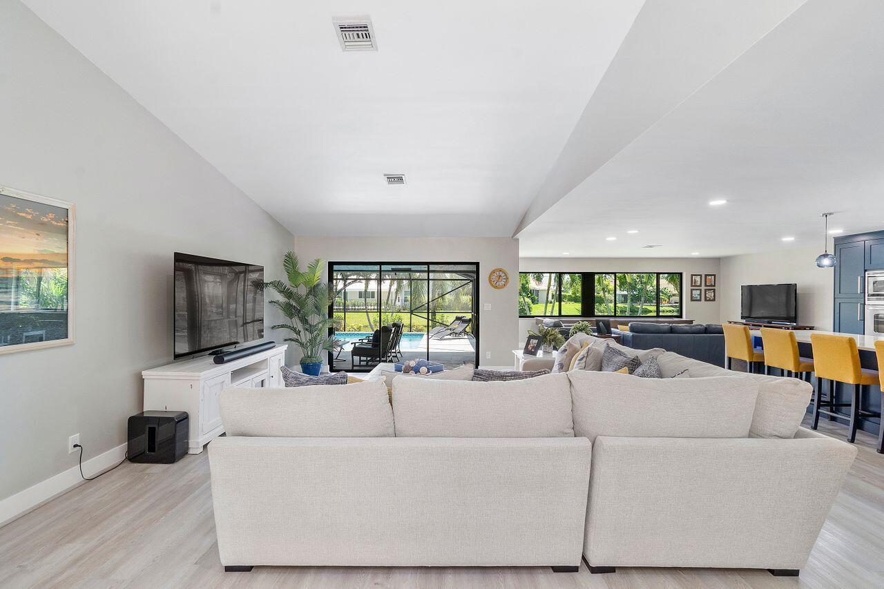 2406 Lob Lolly Lane