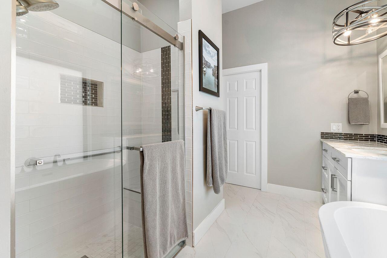 2406 Lob Lolly Lane