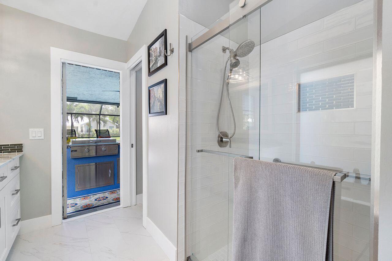 2406 Lob Lolly Lane