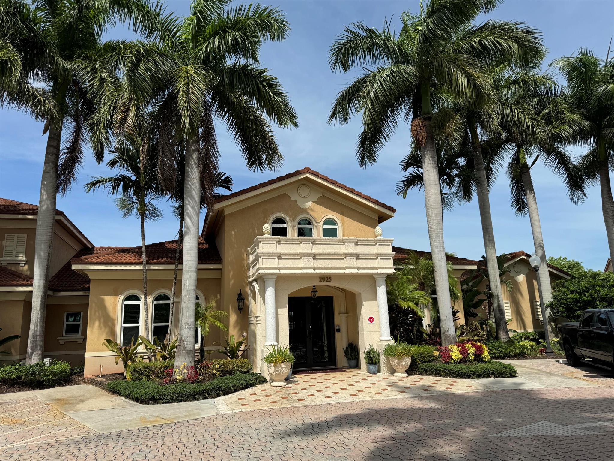 719 Villa Circle 719