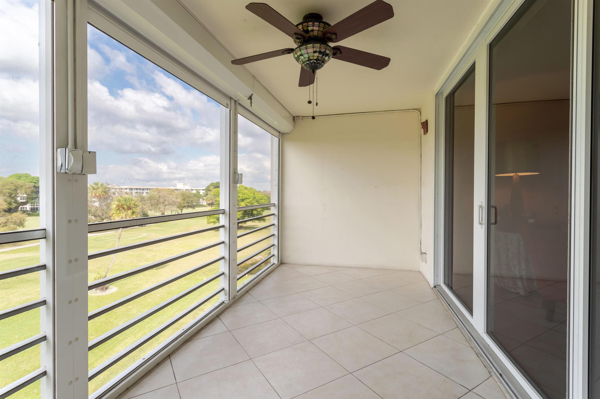 565 Oaks Lane 407