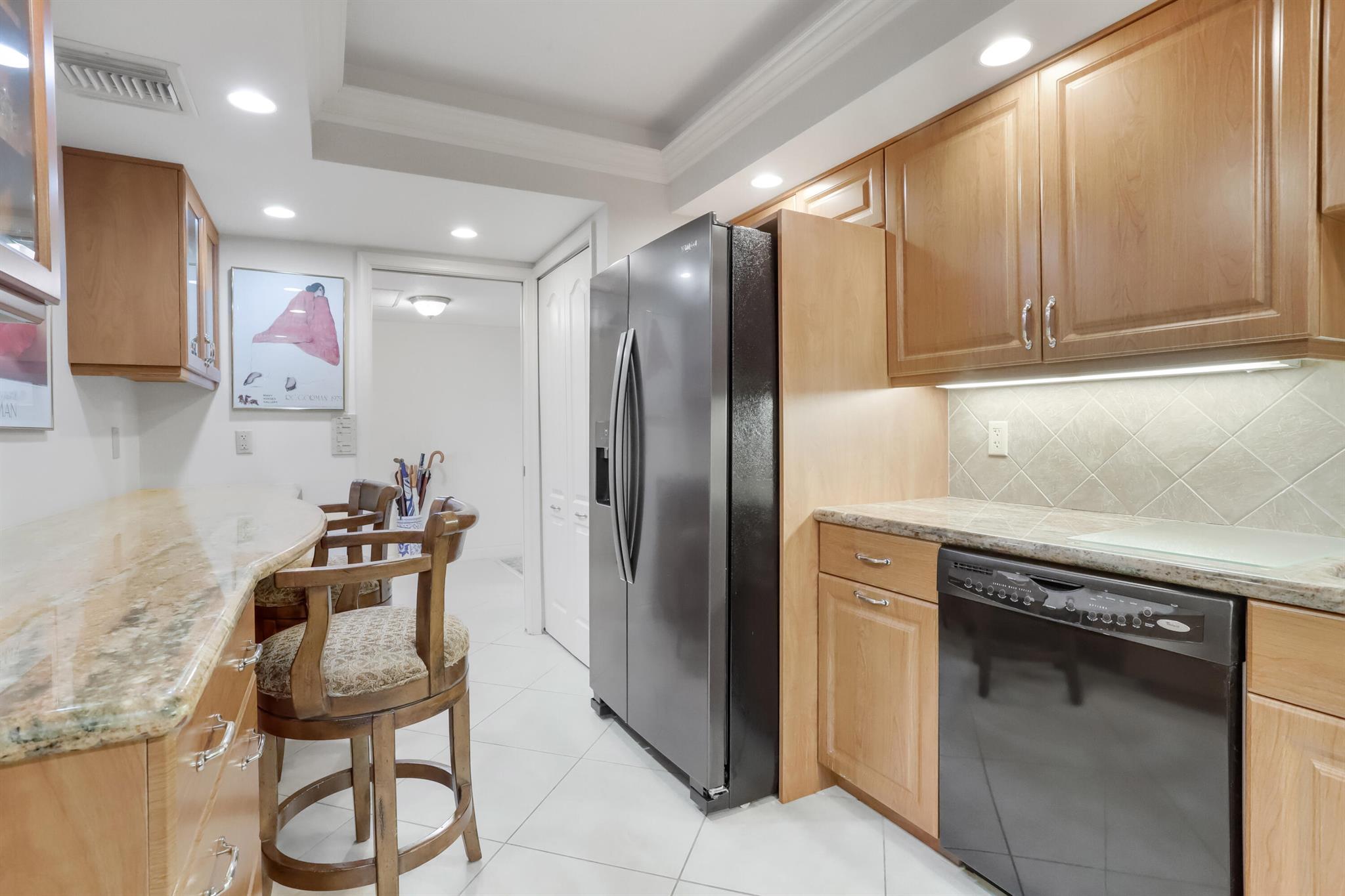 565 Oaks Lane 407
