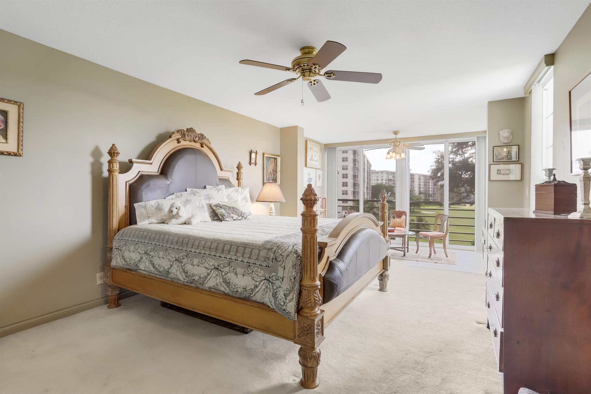 565 Oaks Lane 407