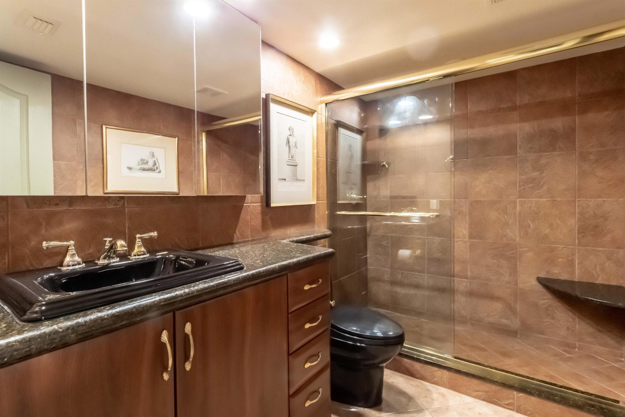 565 Oaks Lane 407