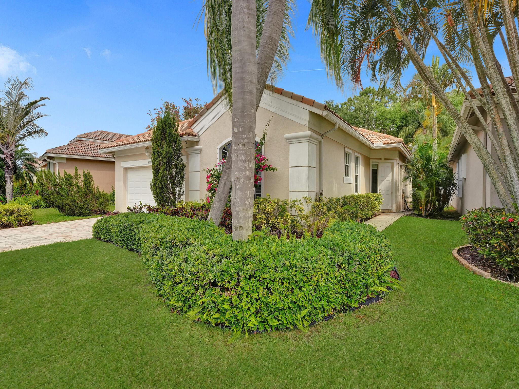 8715 San Andros
