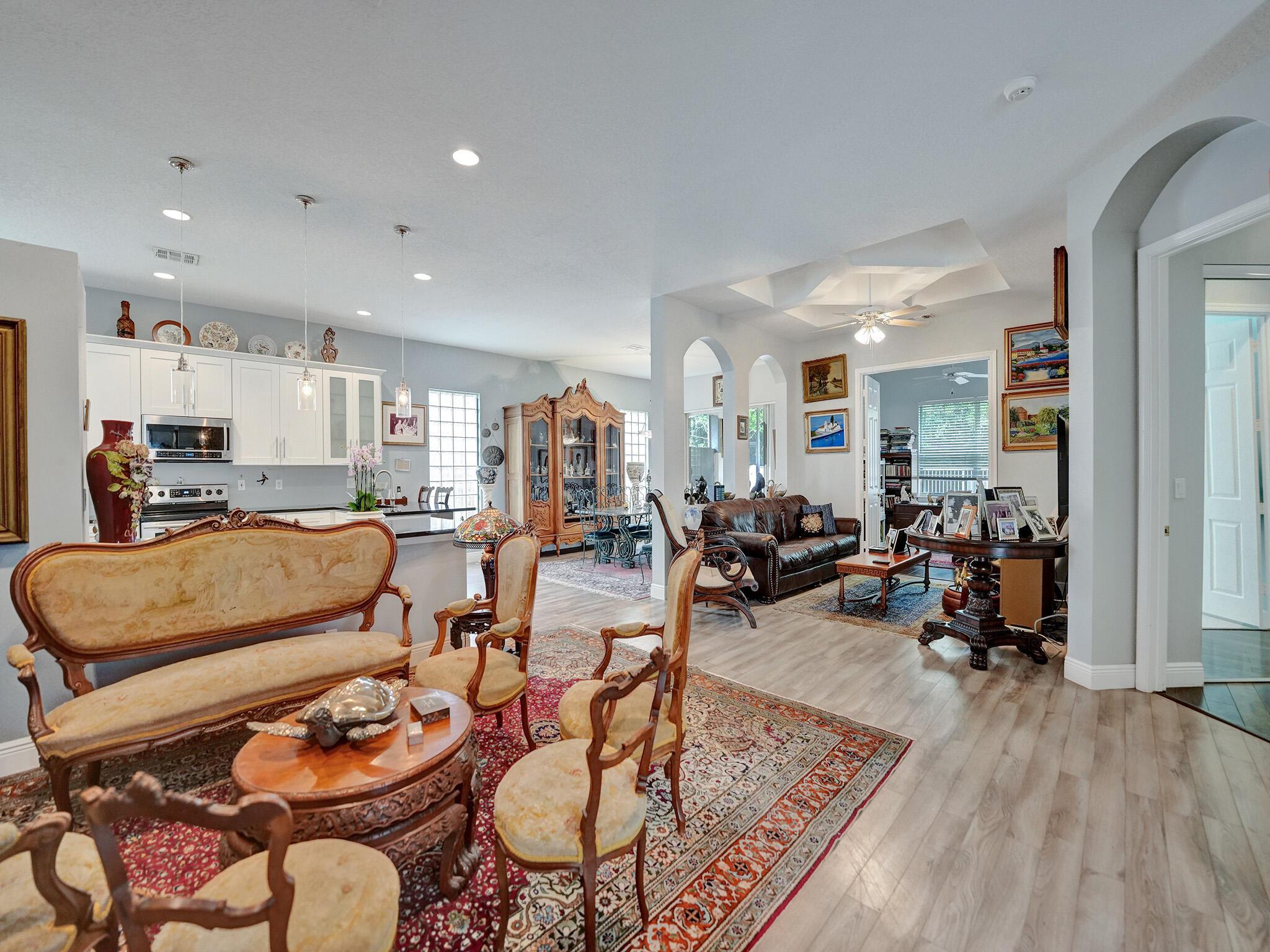8715 San Andros