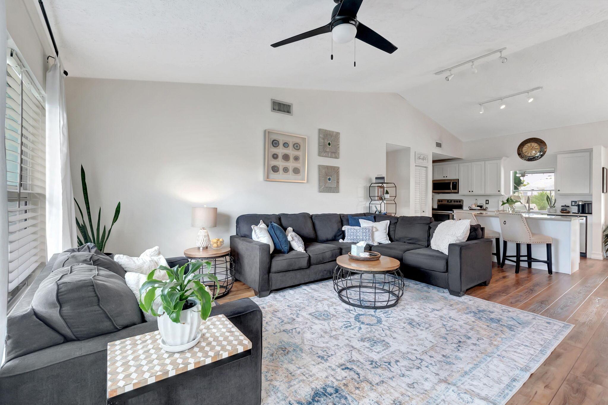 836 NW 9th Way