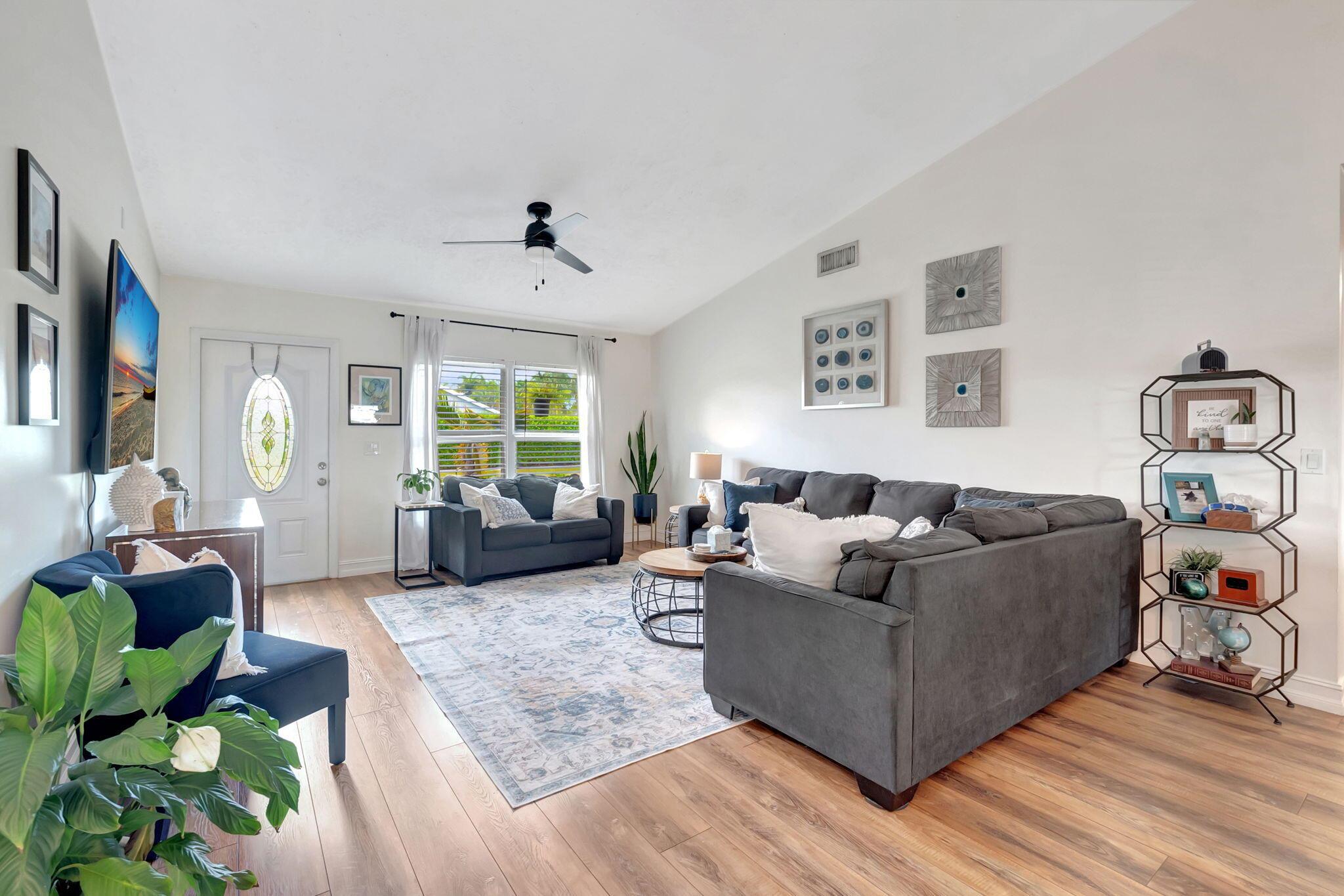 836 NW 9th Way