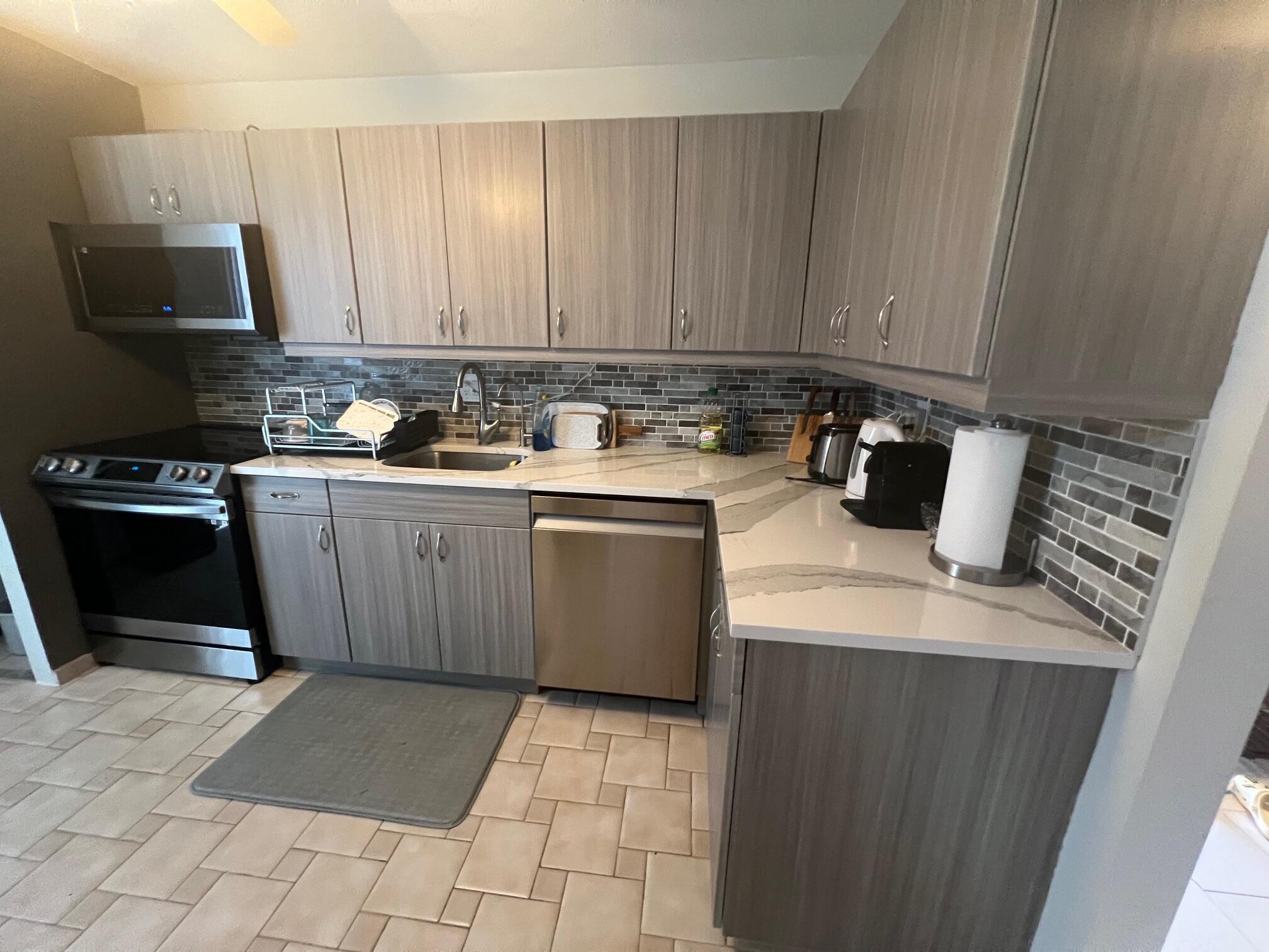1629 Riverview Road 221