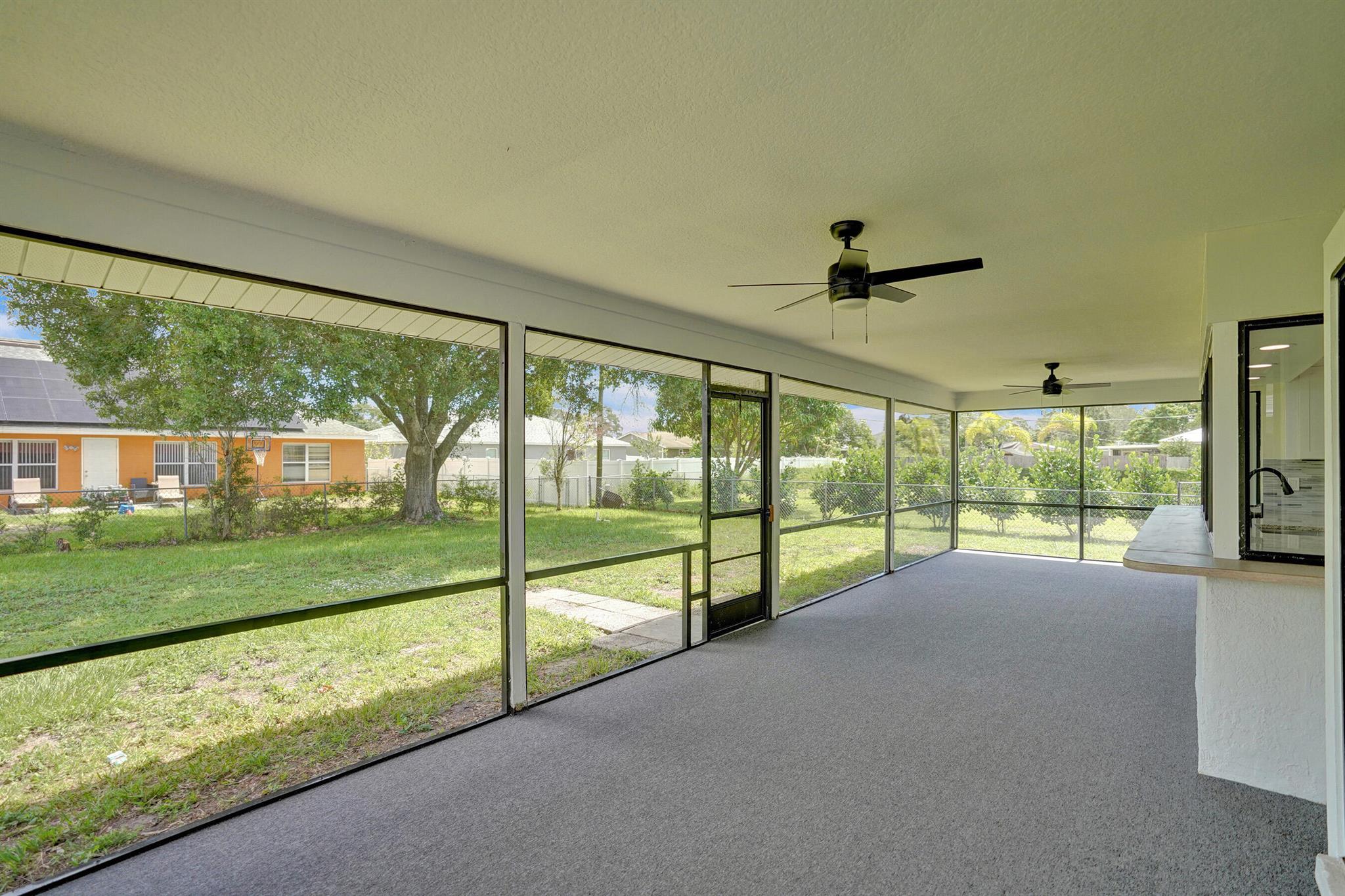 347 SW Duxbury Avenue