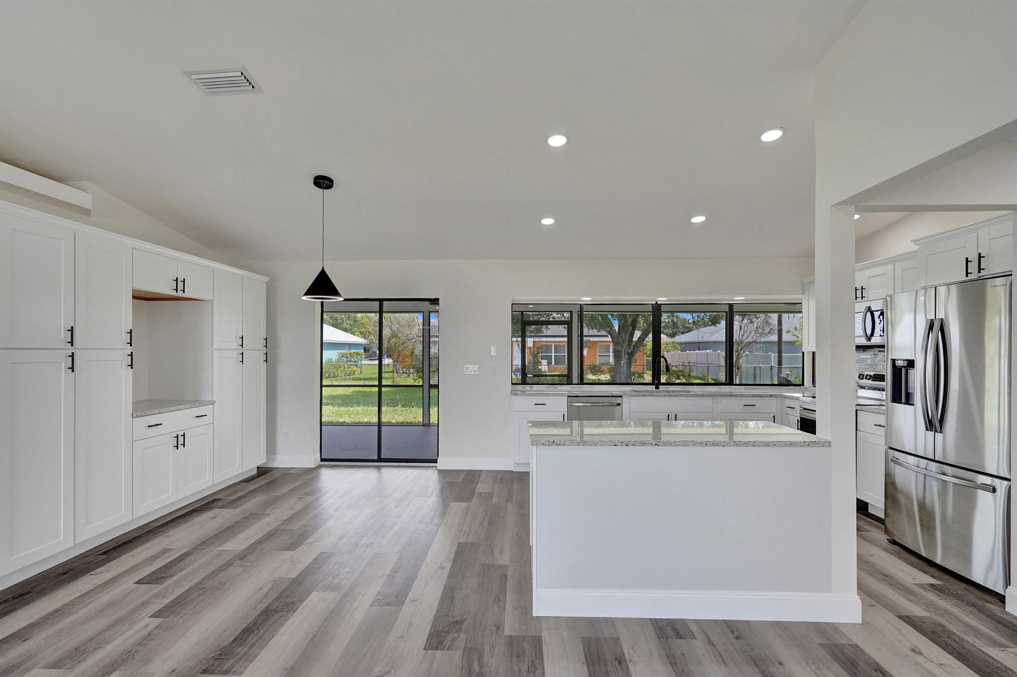 347 SW Duxbury Avenue