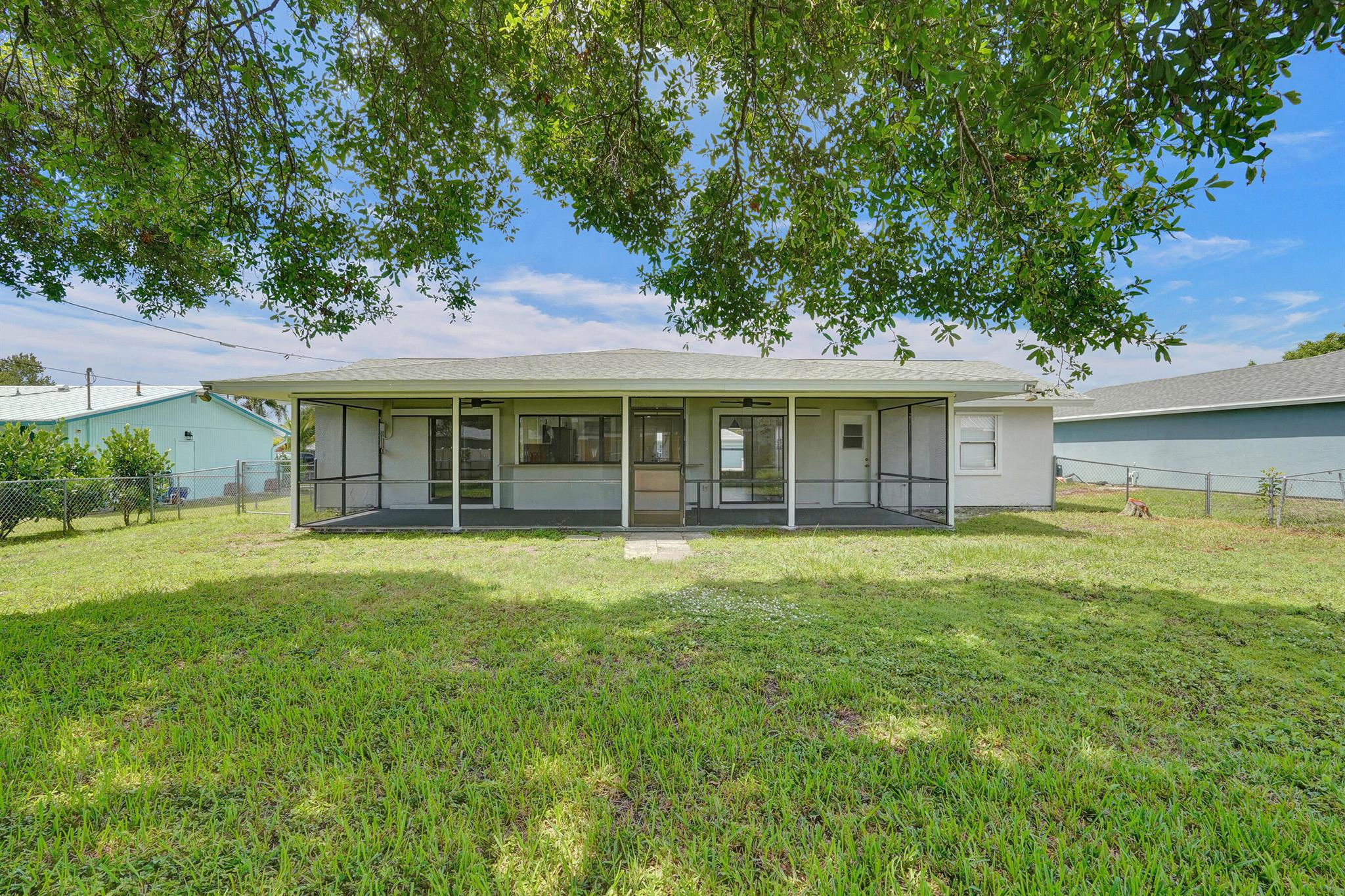 347 SW Duxbury Avenue