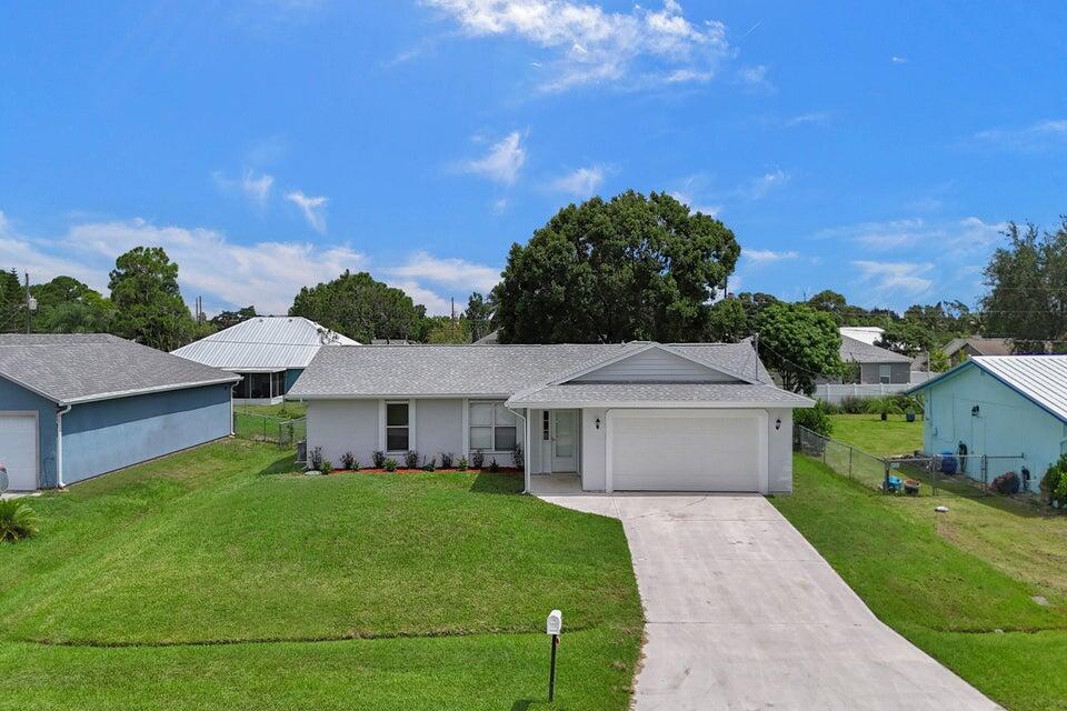 347 SW Duxbury Avenue