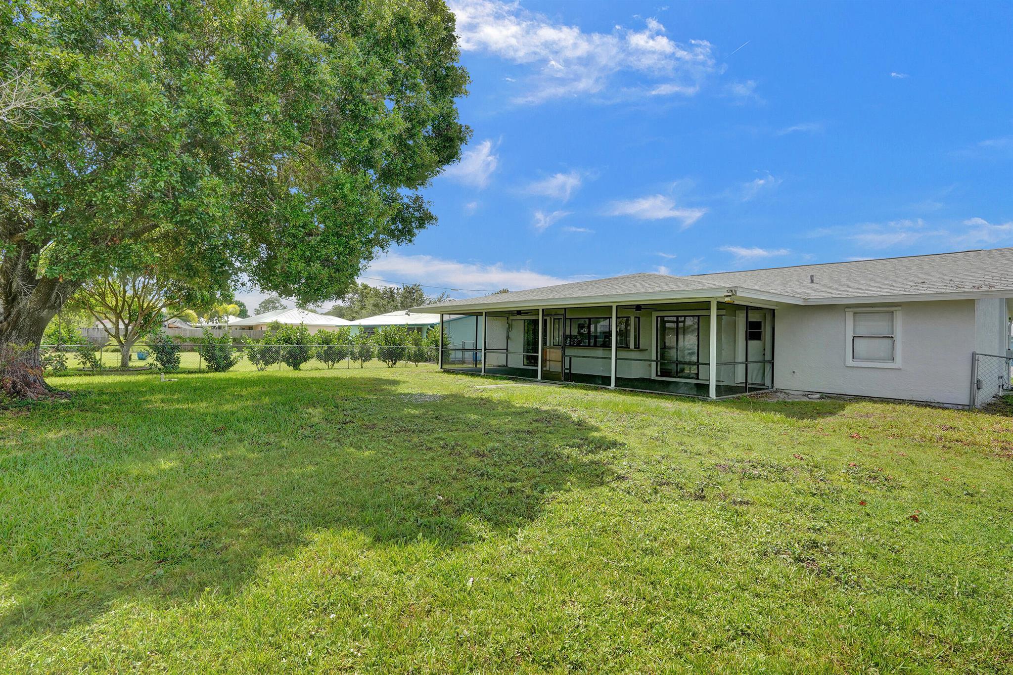 347 SW Duxbury Avenue