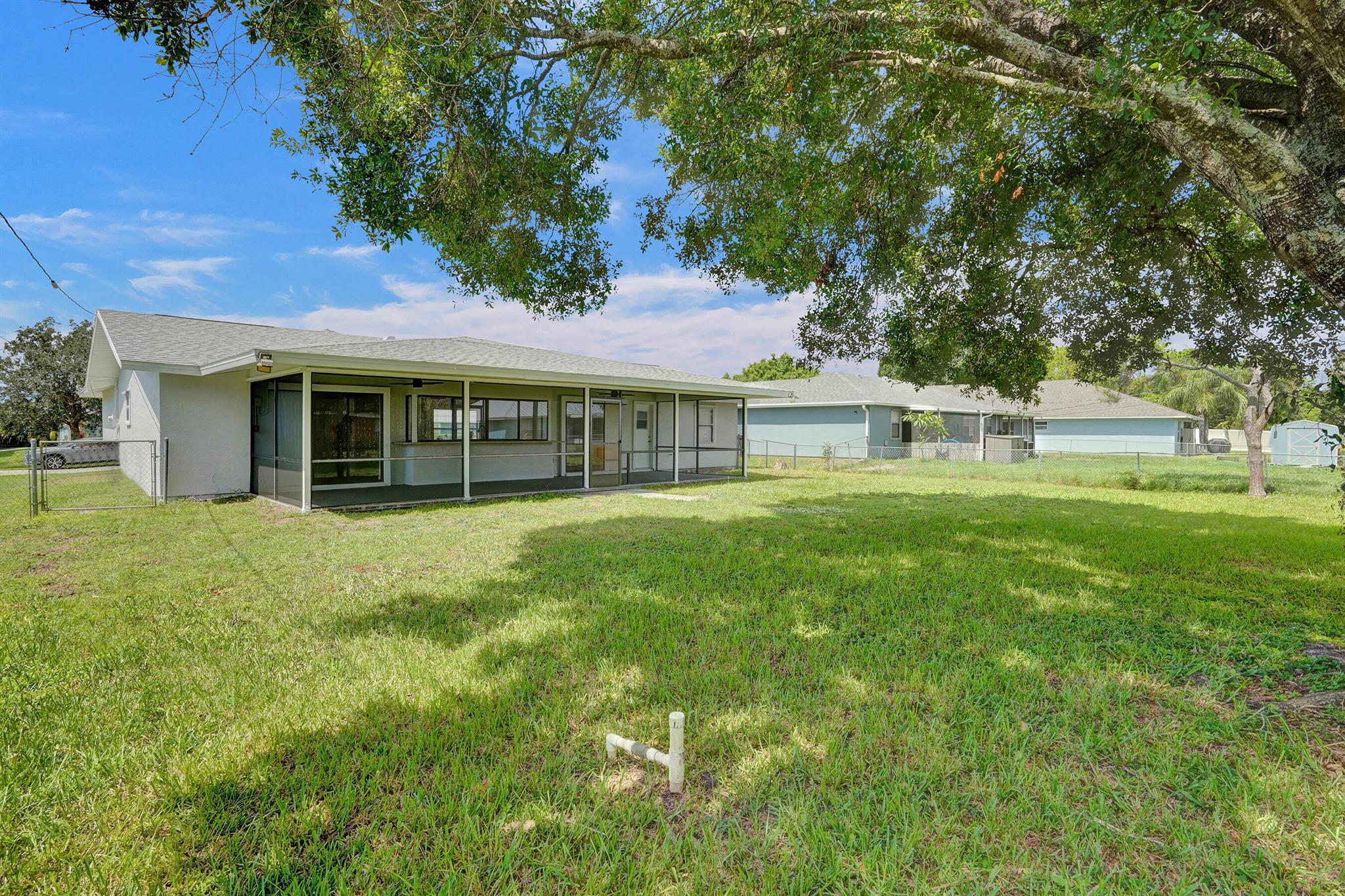 347 SW Duxbury Avenue