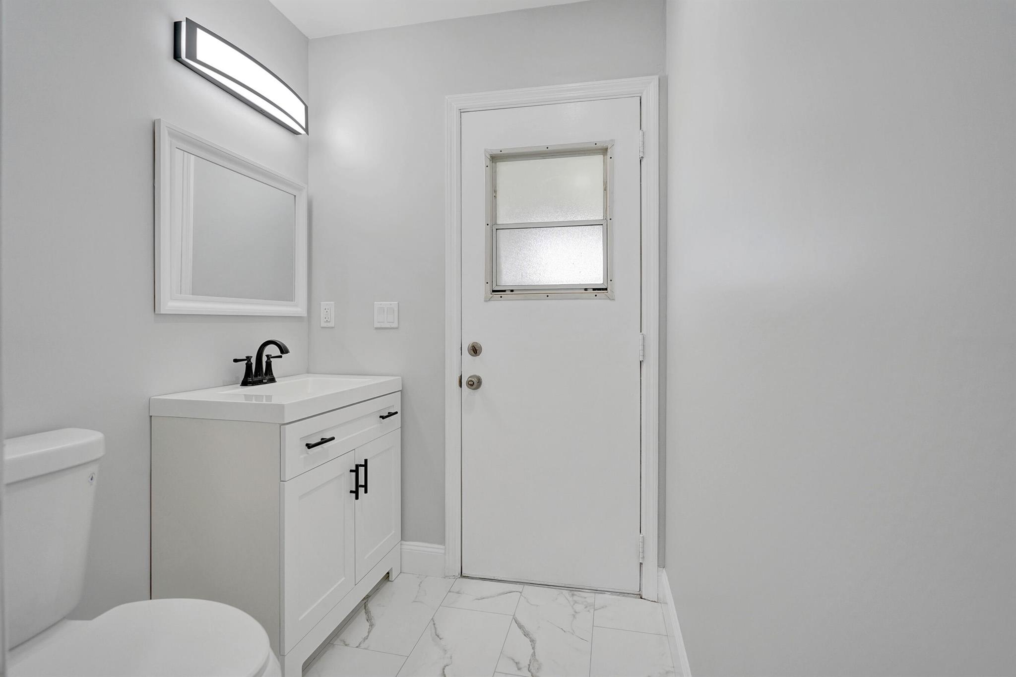 347 SW Duxbury Avenue