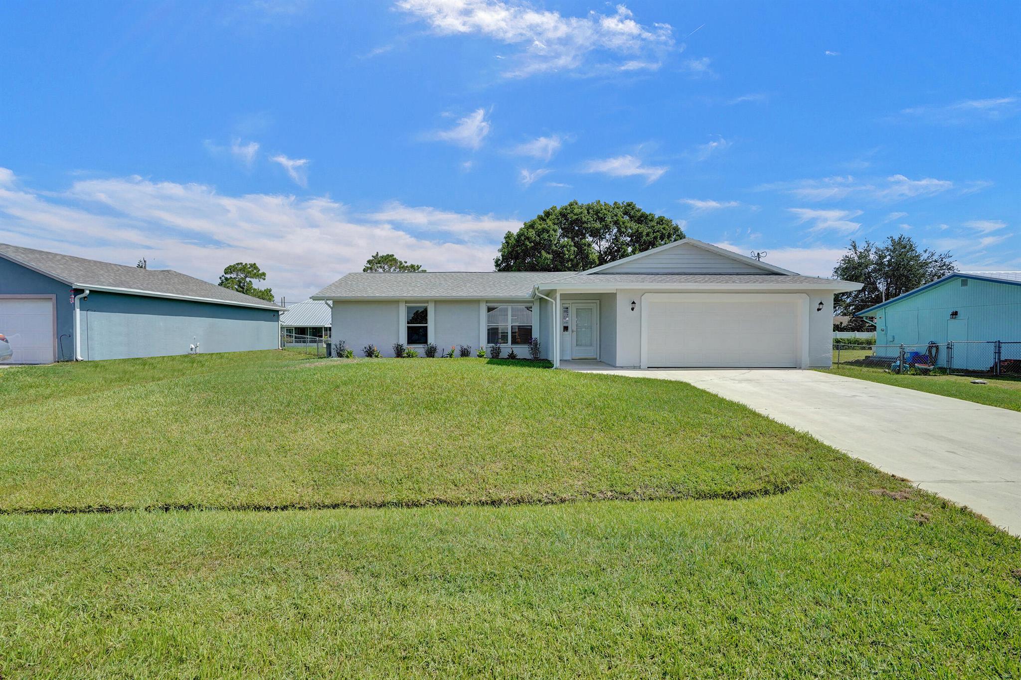 347 SW Duxbury Avenue