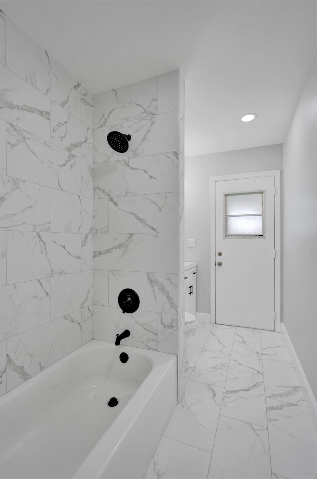 347 SW Duxbury Avenue